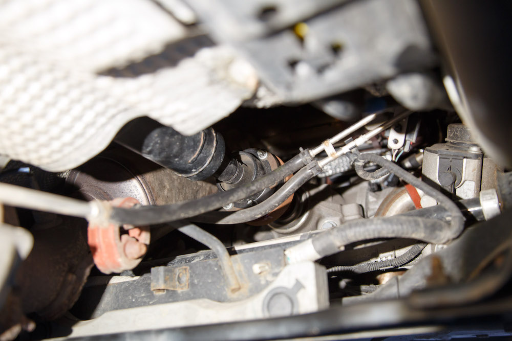 Ang Tunay na Pagkakaiba sa Pagitan ng OEM kumpara sa Aftermarket na Mga Piyesa ng Sasakyan